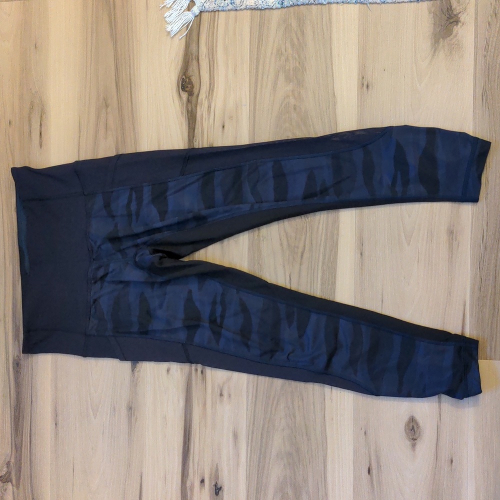EUC Lululemon Crop Leggings Size 6